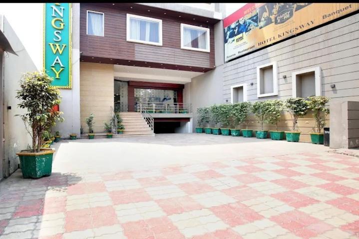 Hotel King'S Way Amritsar Bagian luar foto