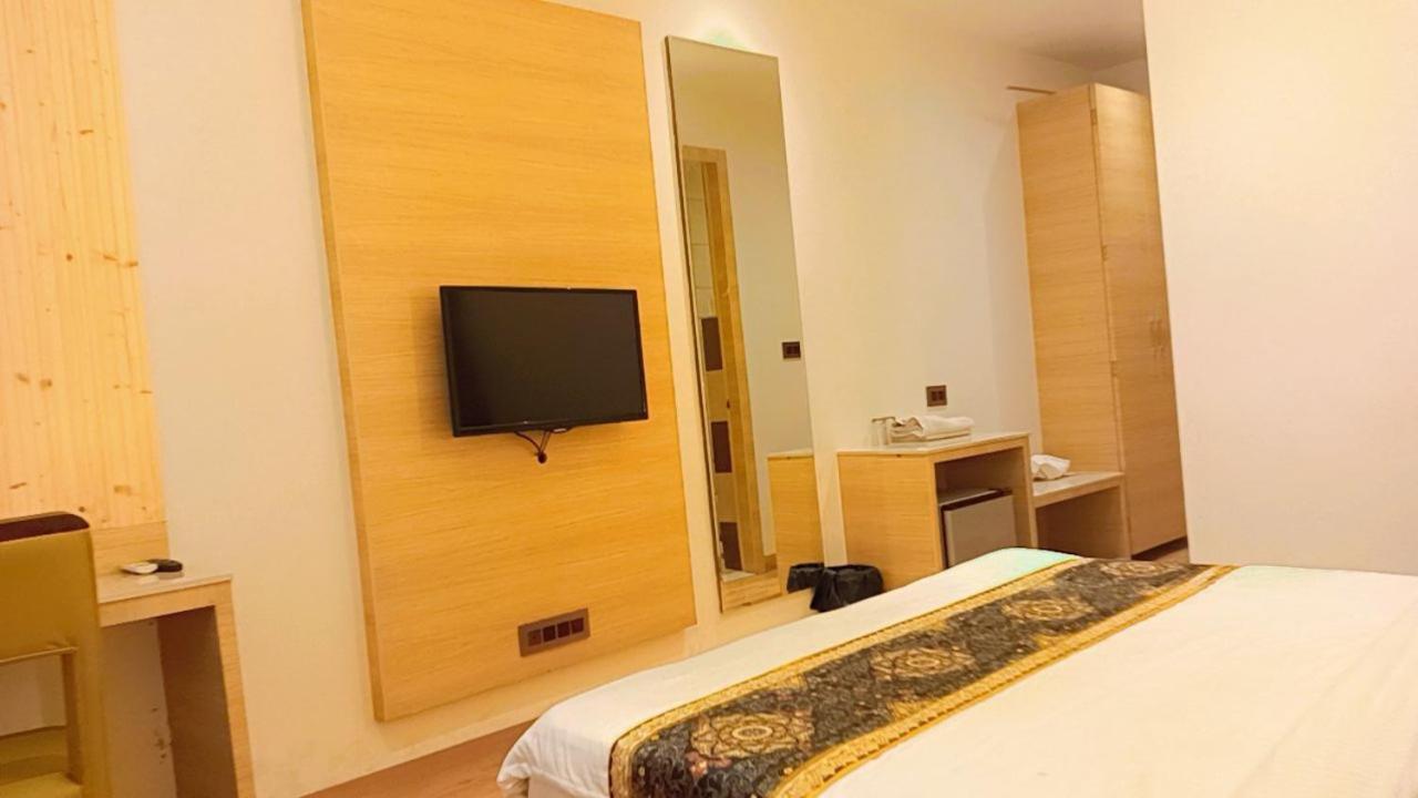Hotel King'S Way Amritsar Bagian luar foto